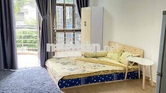 Chính Chủ Cho Thuê Phòng Ban Công Rộng hơn 30m2 Giá Rẻ Tại Bàu Cát