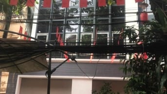 Nhà nguyên căn 4 tầng: gồm 3 căn hộ studio 40m2 và 1 tầng trệt KD