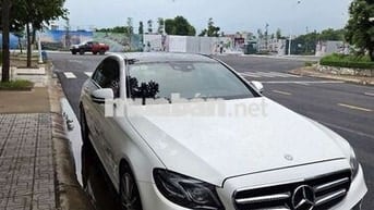 Mercedes-Benz E300AMG màu trắng