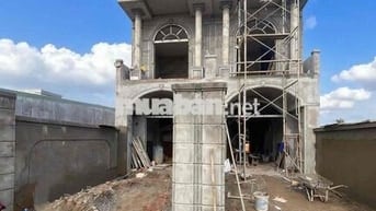 NHÀ 1 TRỆT 1 LẦU VIEW SÔNG – PHONG CÁCH TÂN CỔ ĐIỂN