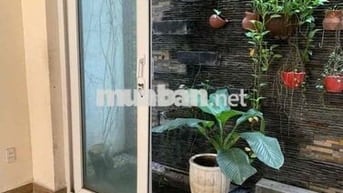NHÀ NGÃ TƯ GA. TRỆT LẦU TUM 2PN 3WC. SÂN THƯỢNG TRỒNG RAU