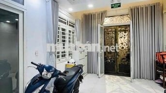 CHO THUÊ MỚI ĐẸP , PHÚ NHUẬN , SÁT QUẬN 1 , 4 tầng , 4 phòng , 24tr/th