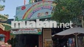Bán nhà mặt tiền, gần trường học, thuận tiện mua bán