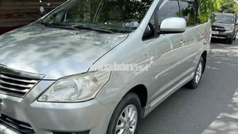 Toyota Innova 2012 E
