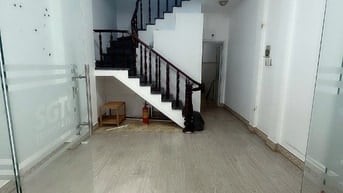 Cho thuê Mặt Tiền ngay Ga T3 - Nhất Chi Mai - 2 Lầu 3PN - Có HHMG