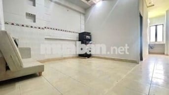 cho thuê 1 phòng 2pn bên trong mặt tiền NguyễnThị Thập có nội thất sẵn