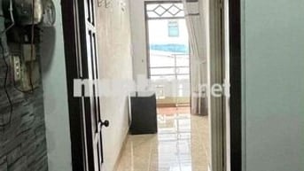 PHÒNG ĐẸP ĐẦY ĐỦ TIỆN NGHI CÓ BAN CÔNG DÀNH CHO NỮ