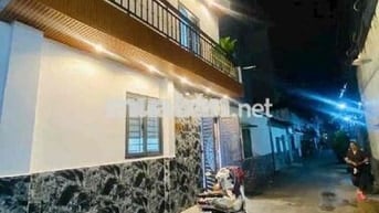 HÀNG HIẾM KHÓ KIẾM  Hơn 2 Tỷ, hẻm 1 Sẹc Xe Hơi Đậu Trước Nhà