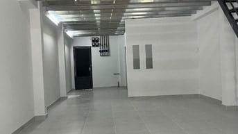 nhà 5x12m,gác lửng đường Mã Lò giá 7tr5/tháng 