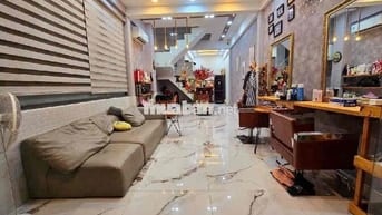 Nhà mặt tiền đường số, trung tâm quận 7, ô tô quay đầu, chỉ 8 tỷ