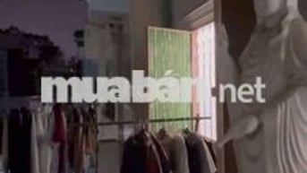 Lầu 2 có 2 phòng
(Đang cho 4 bạn sinh viên nữ thuê 1 phòng)
---