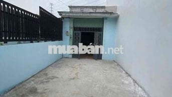 Nhà cấp 4; 4,5*22 1 pn có sân rộng