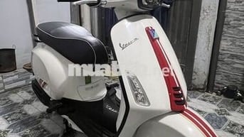 Xe máy Piaggio Vespa Sprint 150 ABS trắng