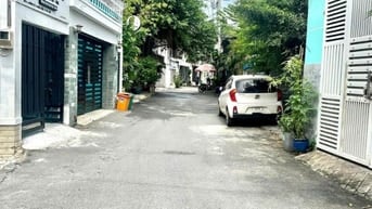 Bán Nhà Quận 2- 3 Tầng- 6PN,Ngang Khủng 7M-Hẻm 4M-Sổ Riêng- Chỉ 6,4 Tỷ