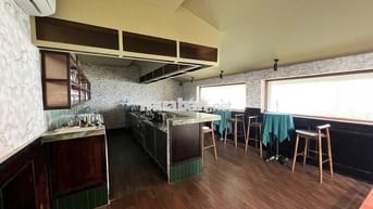 Nhà trống nhận ngay kiểu cổ trung tâm Q1 - Đẹp như hình giá chỉ 6x !!!