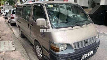 Toyota hiace tải van 6 chỗ 800kg có điều hoà mát