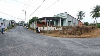 Nhà 2 mặt tiền nhựa. Trung tâm Trảng Bàng. 2,05 tỷ TL