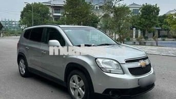 Xe 7 chỗ số tự động