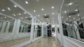 BÁN NHÀ CẦU GIẤY - MẶT PHỐ - KINH DOANH - THANG MÁY - OTO TRÁNH