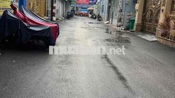 CHO THUÊ NHÀ ĐƯỜNG 8 m 1/ sẹc xe hơi vô nhà