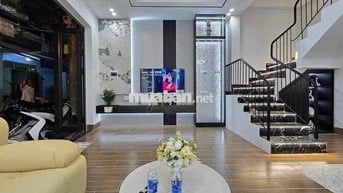 NHÀ CAO CẤP NGAY TRUNG TÂM THÀNH PHỐ VỊ TRÍ THUẬN TIỆN ĐI LẠI