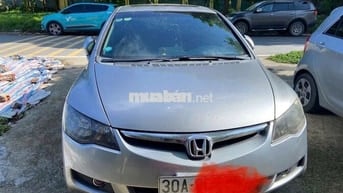 Honda Civic 2.0 màu xám bạc nội thất đen