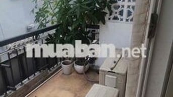 Cần cho thuê phòng 3mx4,5m, có ban công ở Q3 đừơng Nguyễn Đình Chiểu.