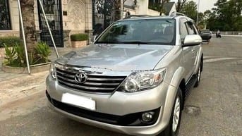 Toyota Fortuner 2013 Xăng 4x2 Bạc 7 chỗ