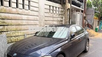 BMW 320i 2017 xanh dương đen