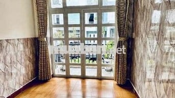 Nhà hxh 1025 CMT8, 3.5x15m, 2 lầu ST , 4pn máy lạnh giá 16tr