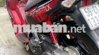 Xe máy Yamaha Nouvo 4 màu đen đỏ, đời 2012