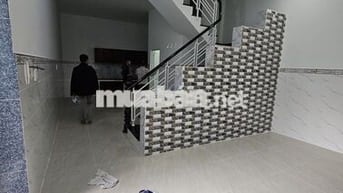 Cho thuê nhà nguyên căn, 3 phòng ngủ, diện tích 195m2, q.Bình Tân