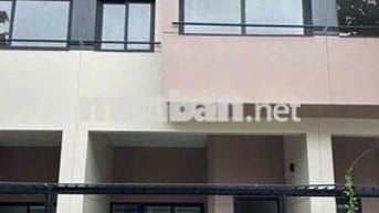 Cho thuê nhà 2 lầu 1 trệt có nội thất Bình Chuẩn,Thuận An,đường 7m