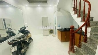 chính chủ cần bán nhanh sổ đỏ riêng xây 20mét , 4 tầng mặt tiền 4 mét