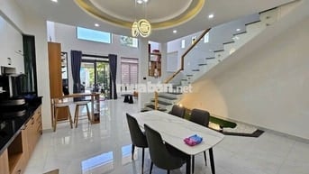 NHÀ ĐẸP BẢO LỘC 3 PHÒNG NGỦ (6MX28M) SẴN THỔ CƯ - FULL NỘI THẤT