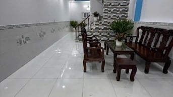 Bán nhanh căn nhà 4,5x14 tặng full nội thất gần 200triệu gần sân bóng
