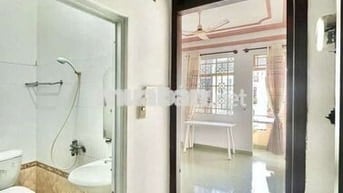 Pass phòng đẹp, có ban công, cửa sổ trời.