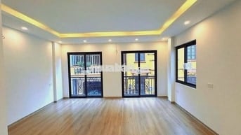 NHÀ MẶT NGÕ THÔNG, GARA ÔTÔ - KINH DOANH - THANG MÁY, CẠNH HỒ ĐIỀU HÒA