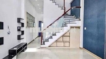 Nhà lầu 2 phòng trục chính hẻm Nguyễn Văn Cừ