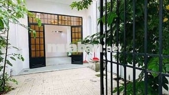 Nhà sân vườn mát mẽ khu an ninh yên tĩnh gần chợ Tân sơn nhất.