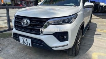 Toyota Fortuner 2022 máy dầu, 1 cầu, STD