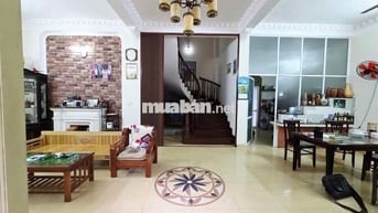 BÁN BIỆT THƯ Ở CẦU GIẤY - DIỆN TÍCH 222M2 THỔ CƯ - NGÕ RỘNG THOÁNG