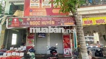Cho thuê mặt tiền đường Đề Thám - Đoạn đầu đường rất đông đúc