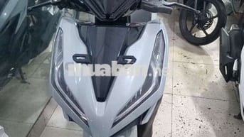 Xe máy Honda màu xám cho cả nam và nữ