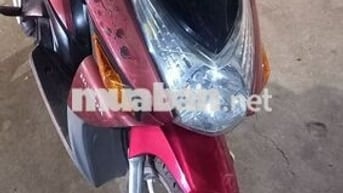 Xe máy Honda Click màu đỏ, số tự động