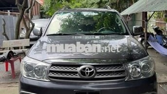 Toyota Fortuner Xăng Số Sàn 7 Chỗ Màu Xám