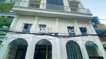 9tầng,  1500m2 sàn, ngay Tân Sơn Nhất, 80 phòng doanh thu 5.5TỶ/năm