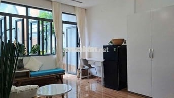 Căn hộ ban công 45m2 đầy đủ nội thất gần CV Hoàng Văn Thụ Sân Bay