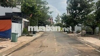 cần bán lô góc hai mặt tiền khu 4