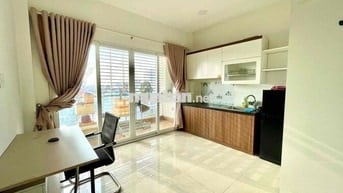 PHÒNG BAN CÔNG RỘNG THOÁNG YÊN TĨNH có thang máy hầm xe miễn phí